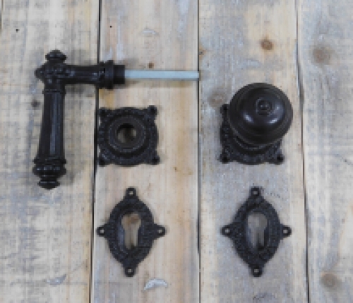 Set deurbeslag - knop en klink met rozetten - PZ - antiek ijzer