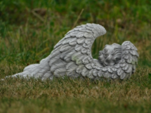 Large angel - lying in wings - polystone