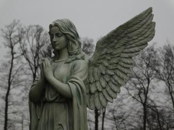 Large praying Angel - hand painted - polystone  