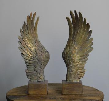 Set of two standing wings - polystone with wooden base