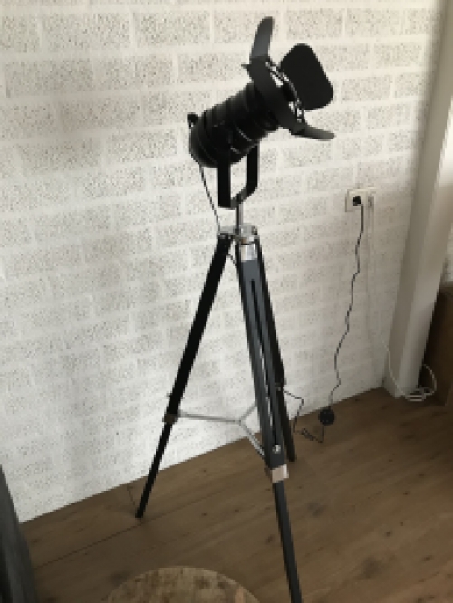 Een mooie nostalgische filmlamp, erg leuk!