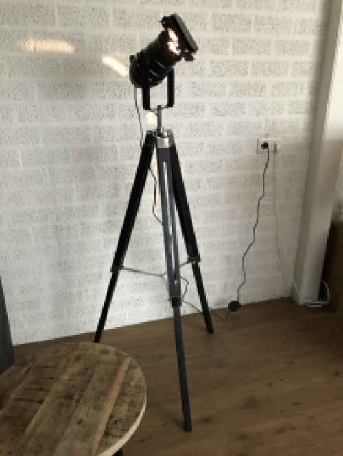 Een mooie nostalgische filmlamp, erg leuk!