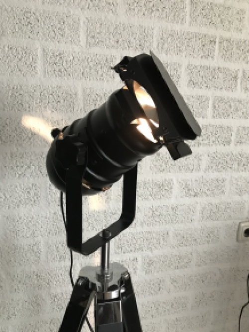 Een mooie nostalgische filmlamp, erg leuk!