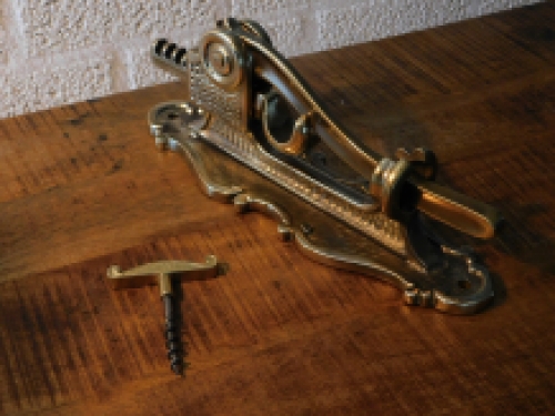 Wand wijnopener, hendel kurkentrekker messing, flesopener messing, heel fraai!! LAATSTE!!