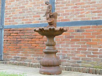 Exklusiver Steinbrunnen mit Frau - Stein in Oxid
