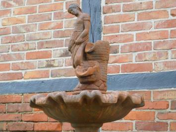 Exklusiver Steinbrunnen mit Frau - Stein in Oxid