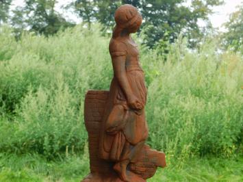 Exklusiver Steinbrunnen mit Frau - Stein in Oxid