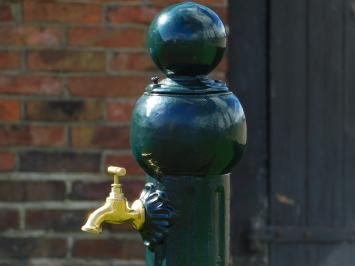 Standing fountain with brass tap - dark green - aluminium