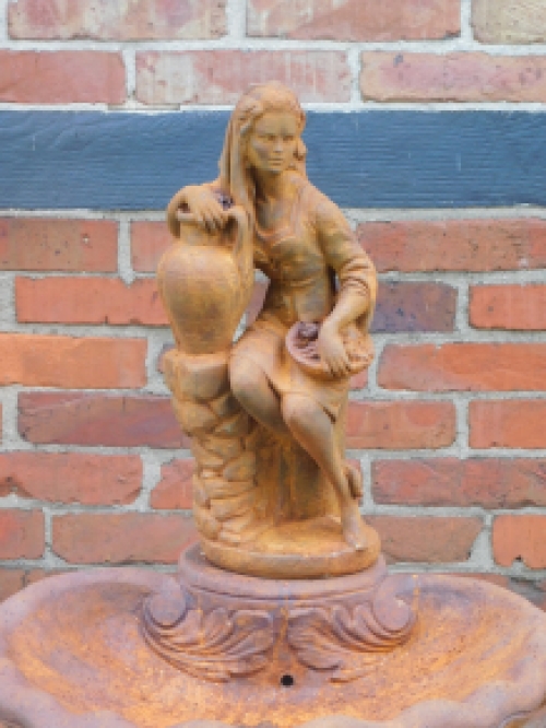 Eenmalig: Unieke fontein met vrouwelijk beeld - vol steen - oxide 