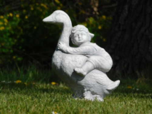 Statue Gans mit Kind - massiver Stein