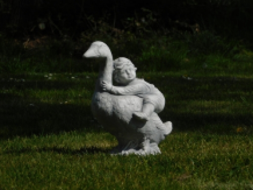 Statue Goose with child - solid stone