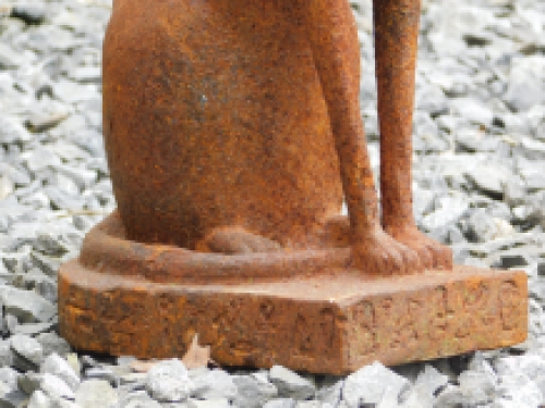 Bastet die ägyptische Katzengöttin, Skulptur, Katzenfigur aus Gusseisen, wie antik