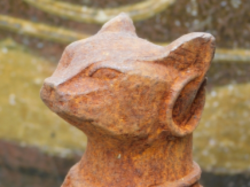 Bastet de Egyptische katten godin, sculptuur, kat figuur cast iron, als antiek