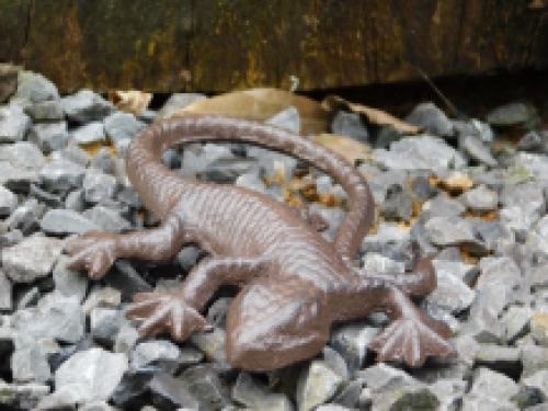 Schöne Eidechse, Gecko als Dekoration, Salamander aus Gusseisen
