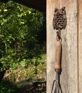 Wardrobe hook based on an owl, metal cast iron