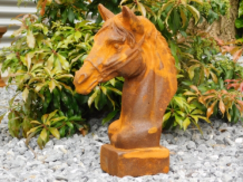 Gietijzeren sculptuur van een paardenhoofd, heel mooi ontwerp!