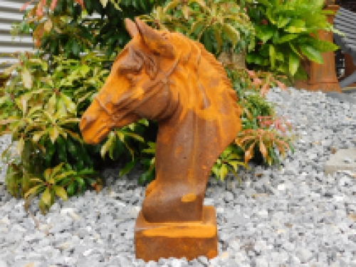 Cast iron sculpture of a horse head, very nice design!