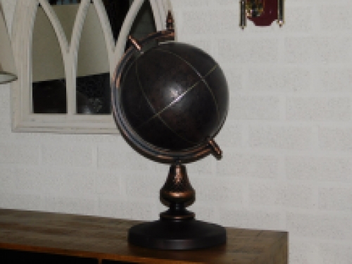 Classic globe on stand -