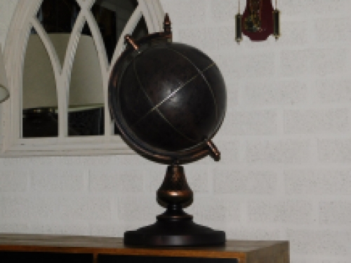 Classic globe on stand -