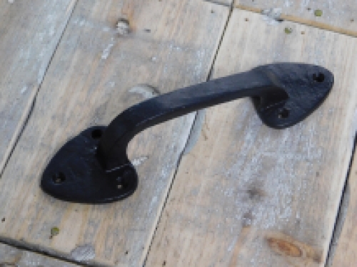 Door-cabinet-drawer handle, small, black, wrought iron.