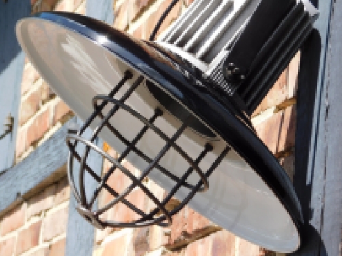 Industrial pendant lamp - black powder-coated shade 