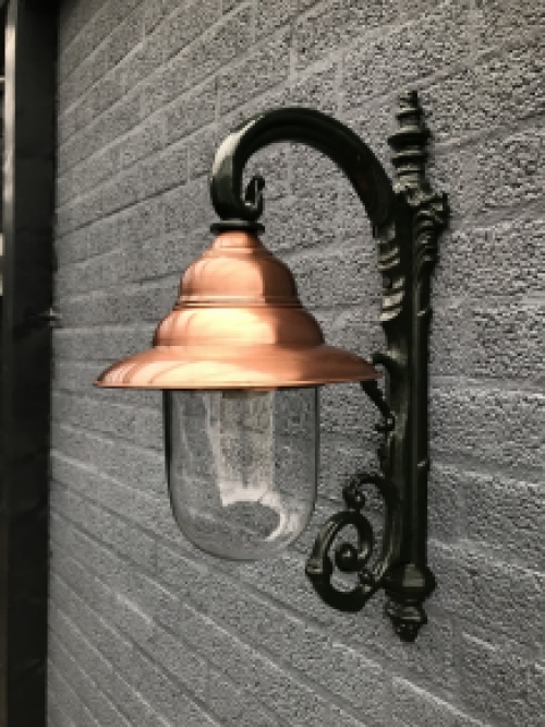 Nostalgic wall lamp Vera in the color green, with a copper shade