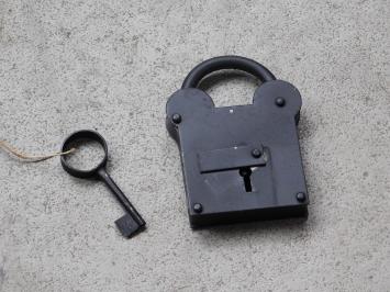 Antikes Vorhängeschloss - schwarz - Eisen - mittelalterlich