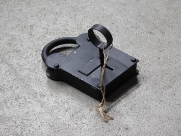 Antikes Vorhängeschloss - schwarz - Eisen - mittelalterlich