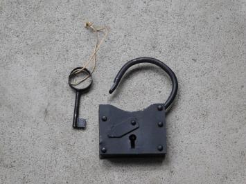 Antiek hangslot - middeleeuwse stijl - zwart