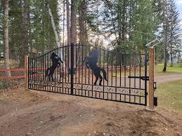 Beautiful black wrought iron gate – 596 cm wide – with rearing horse