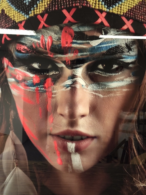 Wand decoratie kunst op glas: Indianen vrouw, super mooi in kleur!!
