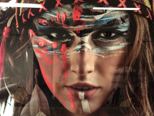 Wand decoratie kunst op glas: Indianen vrouw, super mooi in kleur!!