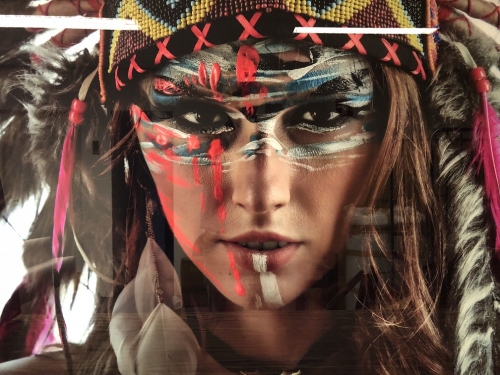 Wand decoratie kunst op glas: Indianen vrouw, super mooi in kleur!!