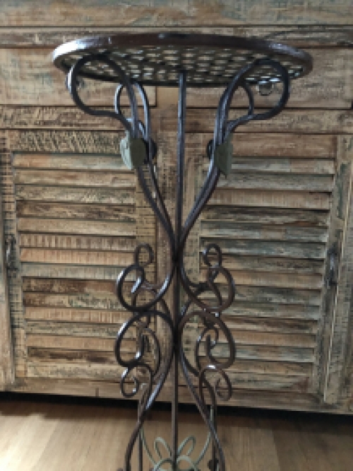 Side table wrought iron, unique and beautiful !!