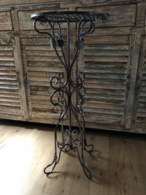 Side table wrought iron, unique and beautiful !!