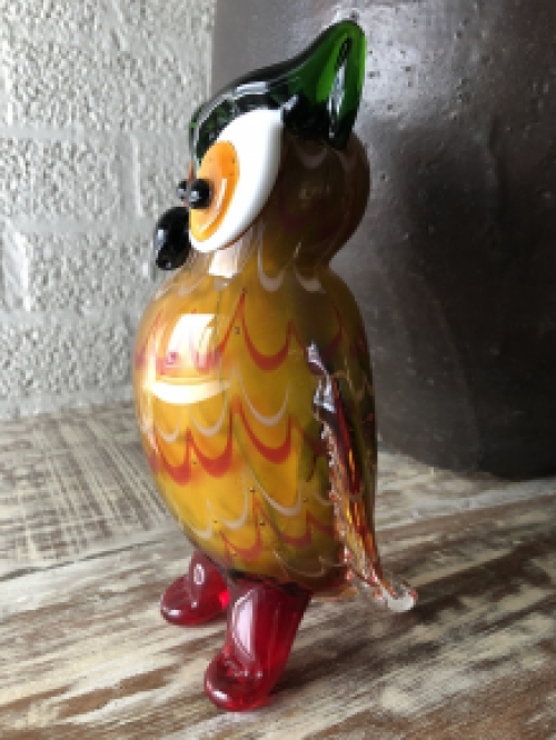 Beautiful glass owl, beautiful in color.