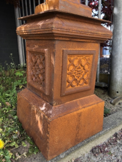 Large cast iron pedestal column, heavy and solid and great design!!