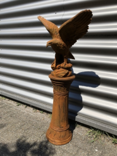 Eagle full of stone oxide on stone base, beautiful!!