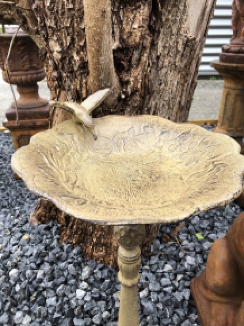 1 birdbath with Hummingbird, cast iron, green-rust