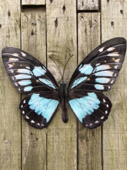 Vlinder, geheel metaal en vol in kleur blauw-groen zwart.