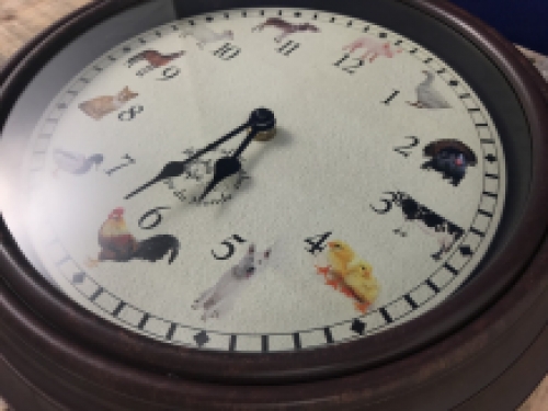 Clock with animals, they also make sounds!