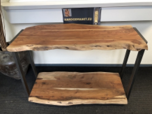 HOE FRAAI IS DEZE DUBBELE BOOMSTAMTAFEL MET GIETIJZEREN ONDERSTEL ALS SIDETABLE