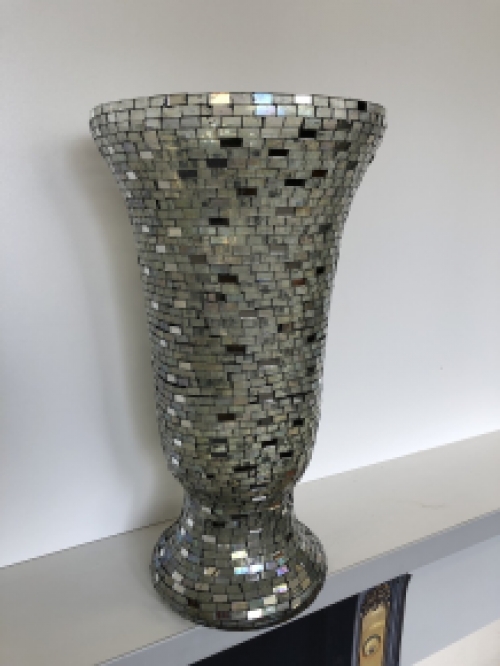 Vase lantern, chimney moz crystal, with mirrored disco effect.