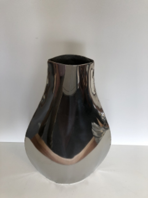 Flat vase nickel, beautiful special design.