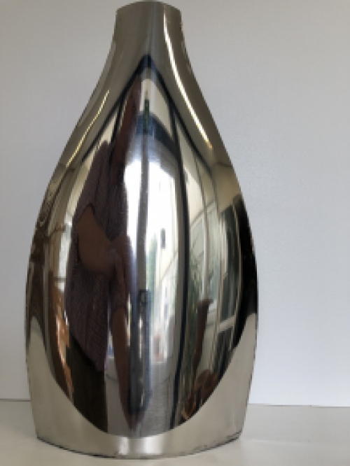 Flache Vase aus Nickel, schönes separates Design