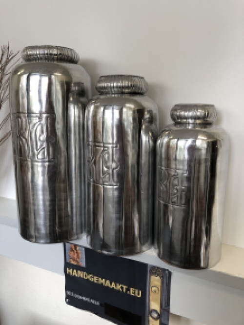 Vaas aluminium XL, zilver-look, met inscriptie, zeer fraai.