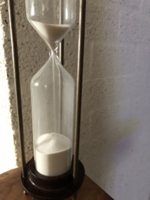 Beautiful large hourglass with 2 x compass, beautiful and attractive design