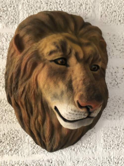 Beautiful colored lion head to hang on the wall.