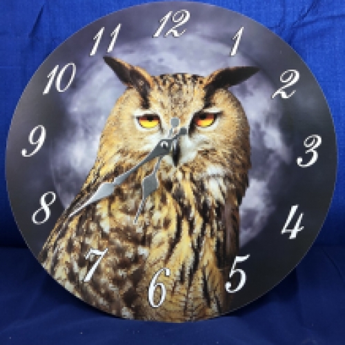 Wooden clock with an image of an eagle owl.