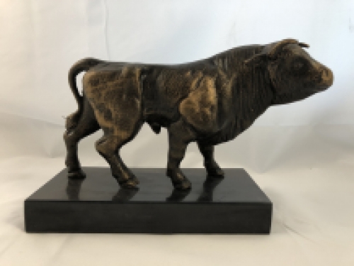 Sculpture metal bronze colored large bull, beautiful!!